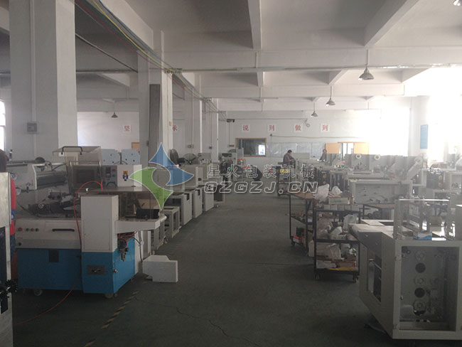 熱收縮膜包裝機(jī)廠房內(nèi)實拍